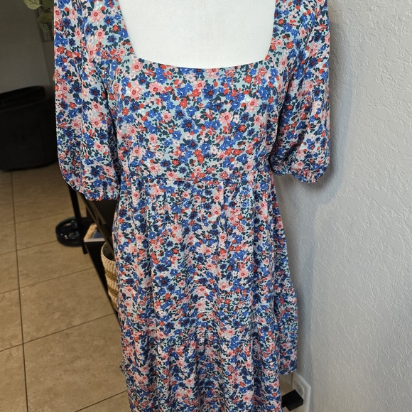 BCBG Paris Women's Pebble Crepe Puff Sleeve Floral Casual Mini Dress Size M - Picture 2 of 7